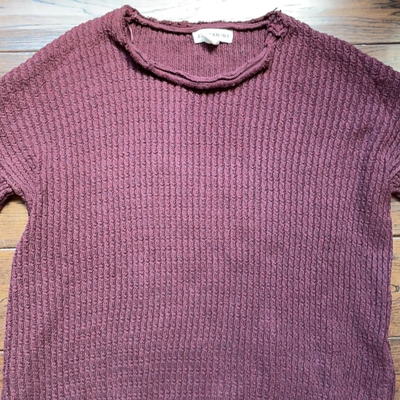 Artisan NY maroon distressed neckline button side - Picture 4 of 10